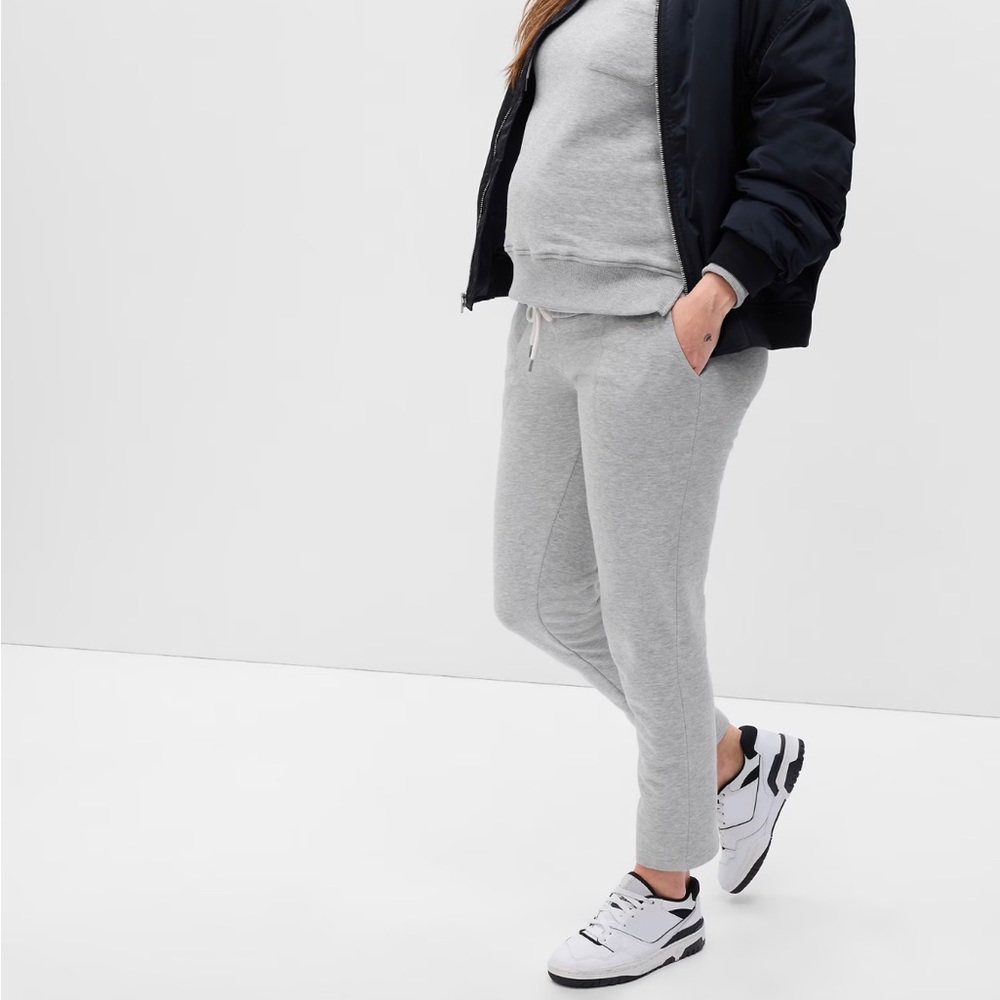 NWT Gap Maternity Under the Belly Joggers